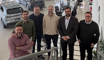 Da esquerda para dirieta: Uilson Rocha, Gerente Comercial; João Gazzetta, Consultor de Campo Honda Basil; Leonardo Arruda, Diretor de Operações Kaizen RS; Frederico Schneider, CEO Kaizen RS; Nicklaus Augusto, Gerente Nacional de Vendas da Honda; e Tiago Kommers, Gerente de Marketing e CRM Kaizen RS
